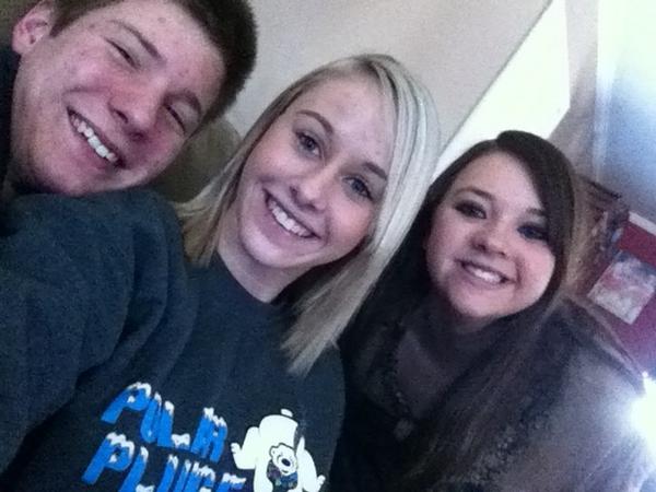 Bsball4life's tweet image. Tbt to the crew @Elinorarens @HopeEoff #ThreeFriends