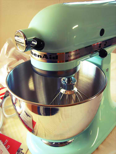 bellabee711's tweet image. You will be mine soon my beautiful mixer. #bakersproblems #love #mixer #needone #mybdayissoon !