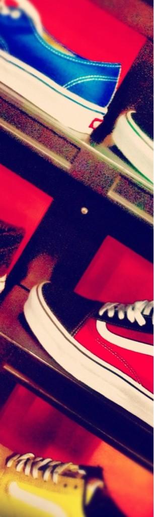 flashmeup's tweet image. VANS, mechero, llaves y a las calle