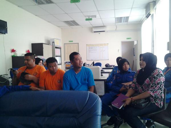 shahrizal_991's tweet photo. @PPANPerak @dbu9877 @ruls_mlk @JPAMtwiter Final Meeting by GEMPO - Pasar Malam JPAM Btg Pdg 2013 http://t.co/hRwW4rdL