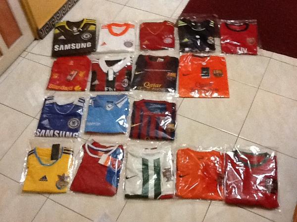 RESPECTstore's tweet photo. Penampakan Jersey sama kaosnya http://t.co/ZtvWHjB5