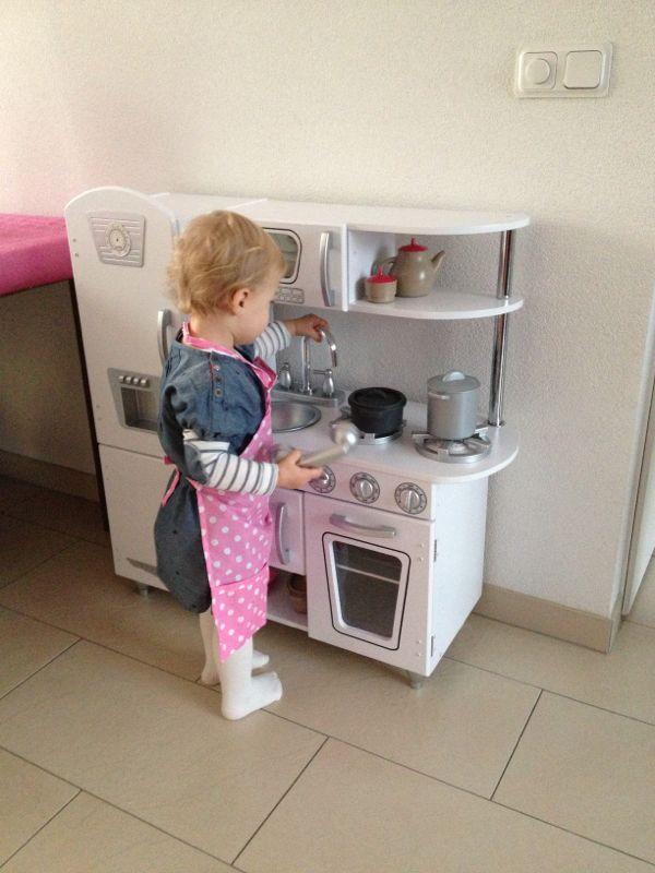 Belleperez's tweet photo. Nu al n keukenprinses onze Sterre! @ huize van Peer http://t.co/IT64vk3z