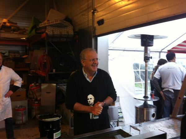 Nu dan oliebollen bakken voor #autismesportief bij <a href="/oliebollentegen/">Oliebollenvoor......</a> met Adriaan Visser