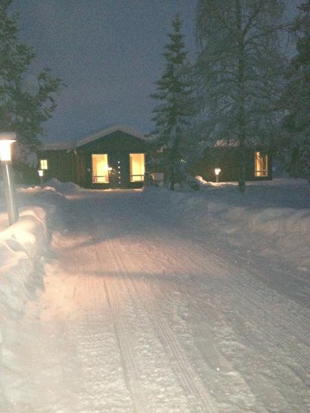 LittleMix's tweet photo. Our little cabin <3 http://t.co/ArmLSlmP