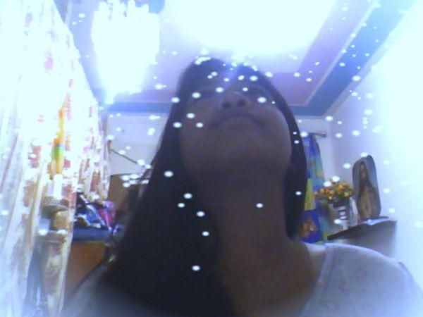 maryjosch2's tweet photo. its snowin #webcamtoy http://t.co/0aFE221l