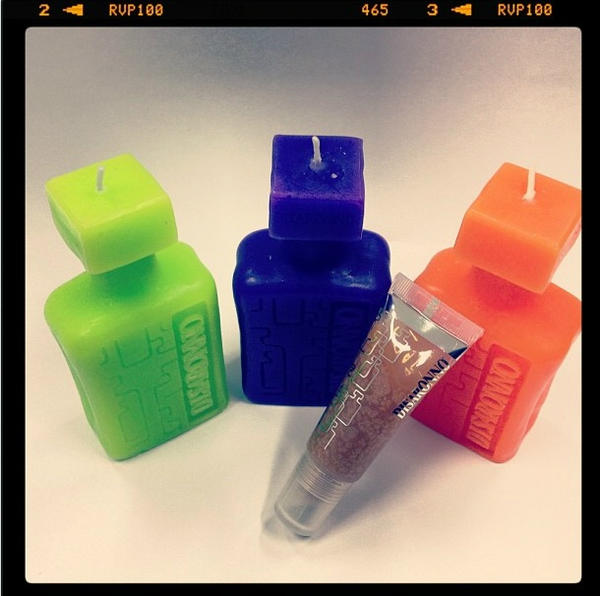 Disaronno_UK's tweet photo. RT &amp; follow us to win this set of DISARONNO candles and lip-gloss. 18+. #Win #Competition http://t.co/5noXg8BX