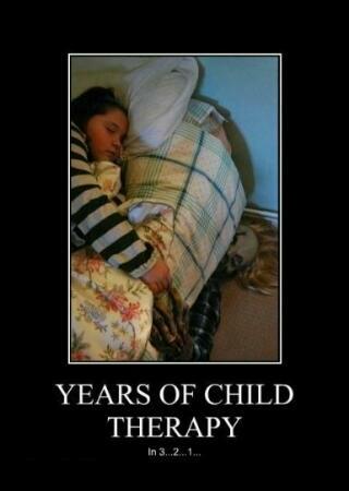 ThisRandomShitt's tweet image. Waarom ik nooit met mijn armen uit mijn bed hang... :(