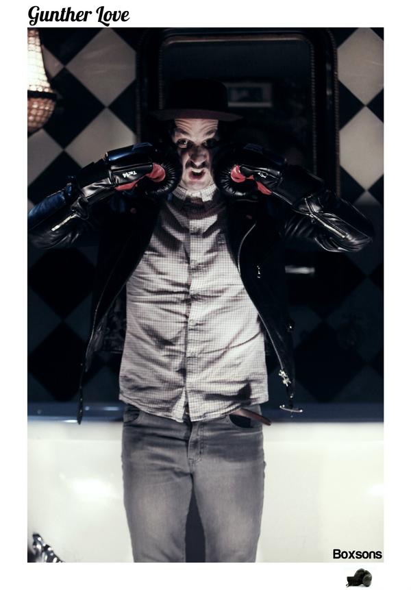 myBOXSONS's tweet image. Gunther Love pris entre deux #gants de #Boxsons. Merci à lui @Gunther_Love et à @darkplanneur