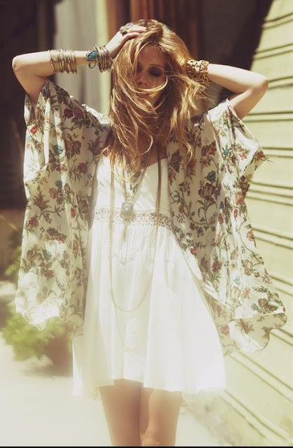 carololiwe's tweet photo. Quer inspiração para criar seu look de final de ano??? Veja em http://t.co/pHkM0Jeq http://t.co/cq5IVdus
