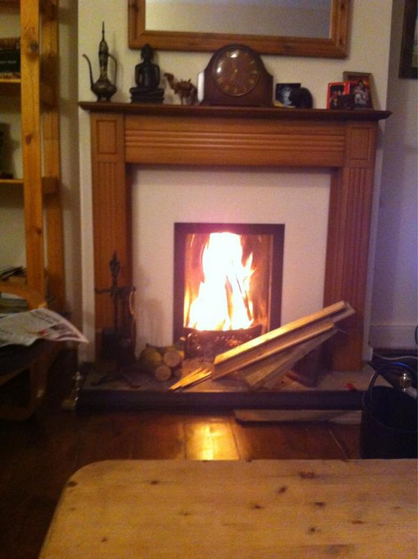 Alleechy's tweet image. Not sure if that treated woods a good idea.. #nutroasting #chapelst