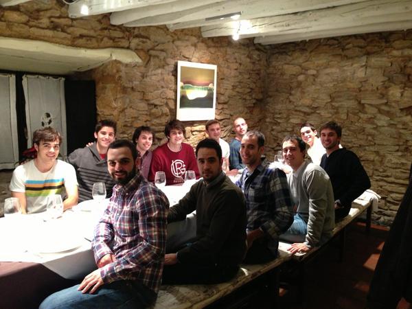 aheredia90's tweet photo. Cenita de miticos @JabadLuqui @nachoelias @mmuela10 @porbea @Barredo14 @cjzarza @gprietoo @igomezgp @eipedrejon http://t.co/zGGYtAex