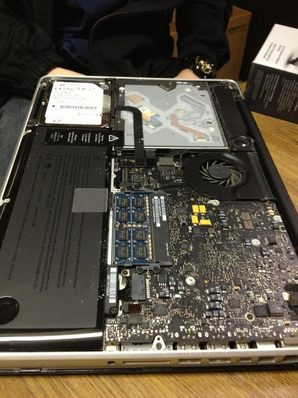 colt_ford21's tweet image. Watchin @Dave_Olds fix my Mac #macgenius