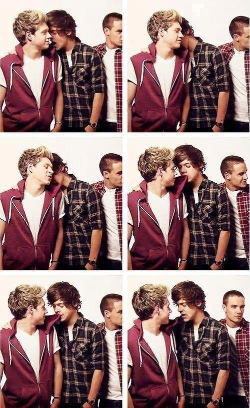 awk_hazza's tweet photo. my narry heart just exploded http://t.co/DyUE3XZn
