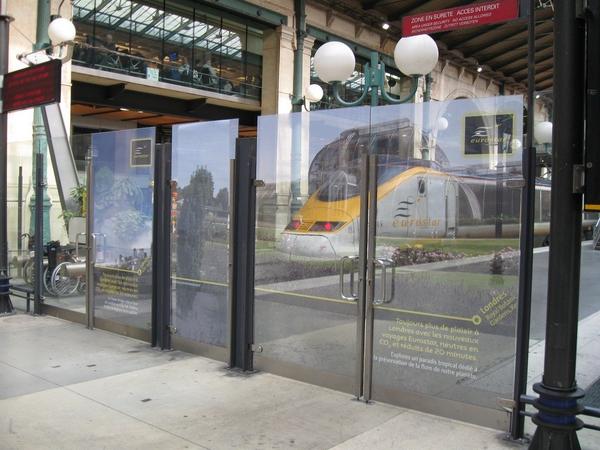 saoumaJJ's tweet image. why cant we get #trainplatforms like europe? #nomoredeaths #trainaccidents