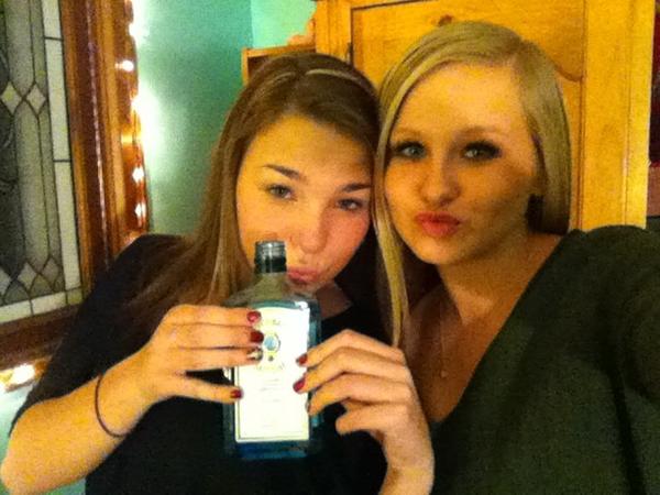 stephjobe2's tweet image. Birthday girl!! #bombaysippin