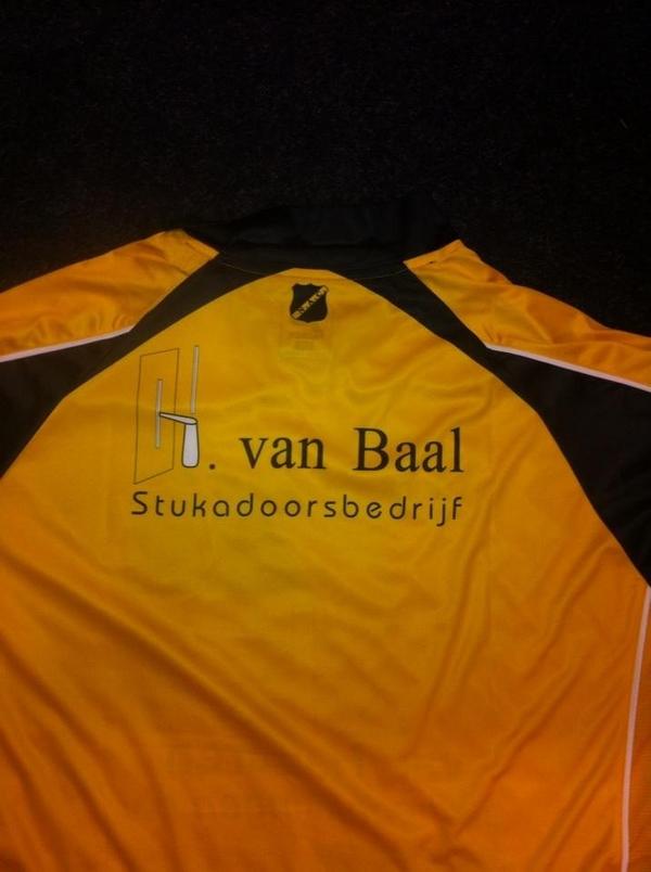 Hansvbaal71's tweet photo. Gister als shirtsponsor de jaarlijkse fietsdag mee gemaakt van oud Nac. Mooie club met gezellige gasten. #NACpraat http://t.co/la3CZ6xL