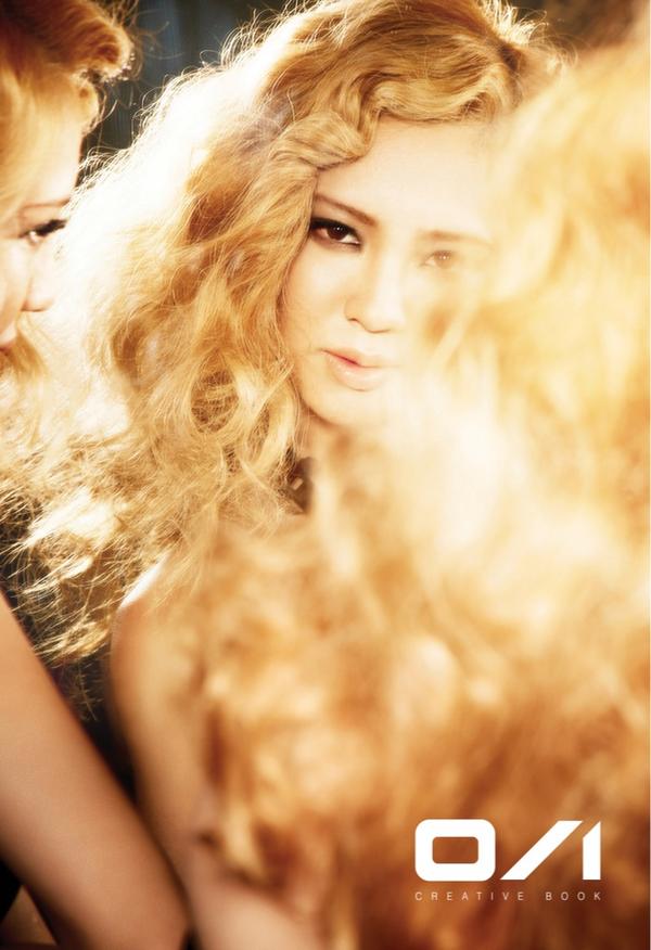 [PIC][06-12-2012]Hình ảnh mới của HyoYeon từ cuốn sách thời trang "0/1creativebook" A_RAEIMCMAATTz1