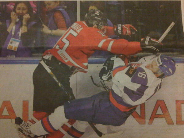 jay_zealand's tweet image. Great pic in The Star, especially love the reaction of fans, must be from Slovakia #keepyourheadup #cleanhit #GoCanada