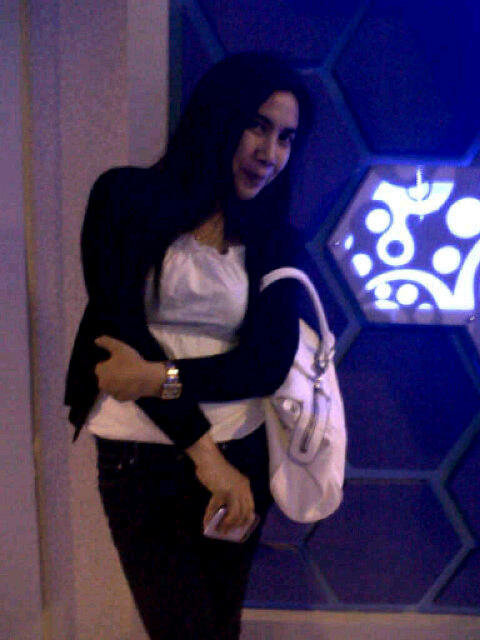 lyravirna's tweet photo. Asiikk ! Enjoyyy :)) RT @iraerdiyanti: Sidoarjo at @LyricsKaraoke @lyravirna http://t.co/bfEWr8Q2