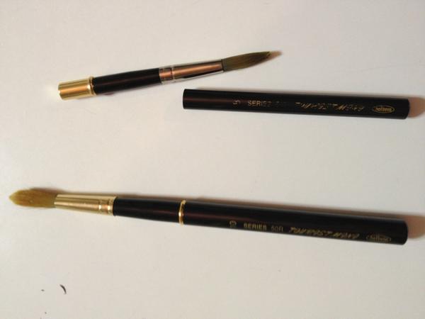 ヒグチユウコ これもついでにオススメ 二つ折りの水彩筆 ホルベイン50r 二つに分解して筆先を収納出来るからいたみにくい ナイロンのくせに驚異の長持ち具合 わたしはほとんどこれで描いてます ホルベインを推しまくってますが何か貰ったわけでは