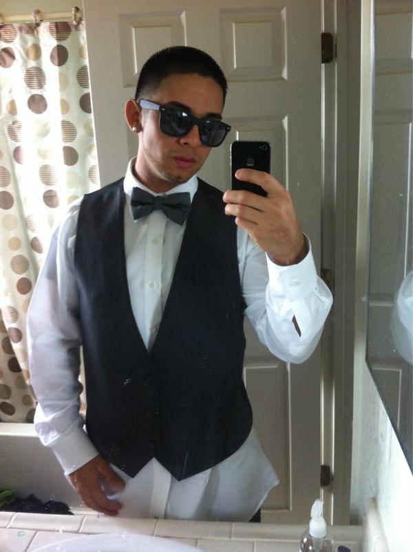 LunaTic_17's tweet image. Ready for @RJBurger_TGOD &amp;amp; @Caroleena_S wedding ! #Fresh #BowTieFlow