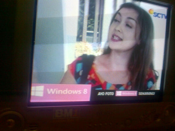 mukarom's tweet photo. @FTV_SCTV #FTV_Windows8 ..dengerin musiknya brasa denger langsung dari penyanyinya.. http://t.co/t2ER5X1N