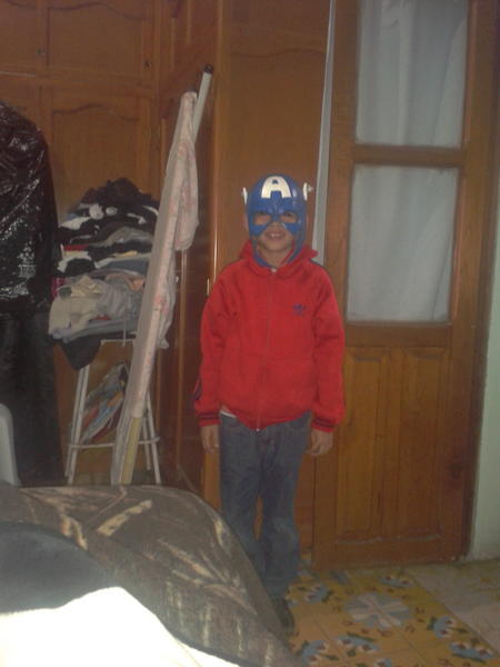 HectorMtzRmz's tweet photo. Y ante todo obstaculo El Capitan America me vino a visitar http://t.co/0hm67IMV