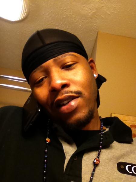 😂😂😂 leave him alone “@StarrStrapped: Is that a coogi shirt tho? But You not a bum😂😂😂😂😂“<a href="/Eaziidoesit/">Eazii Grindn4aMilli</a>: Money talk ””