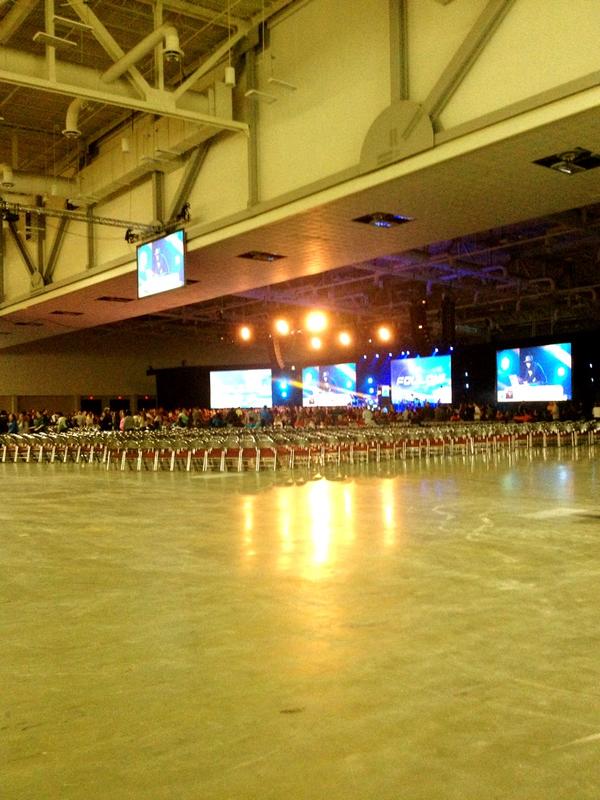 jamiegraceh's tweet photo. this is me chillin on the side of the arena for #follow12. less goooo :) http://t.co/7US3nA0j