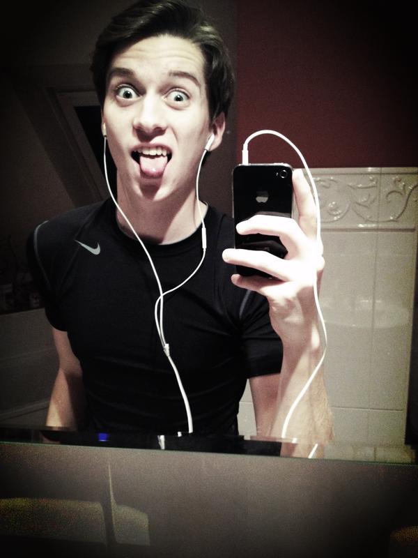 StillWorkHard's tweet image. Hahaha :D