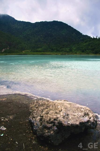 Via <a href="/suragee/">Age</a>: #wisataGRT Kawah Talaga Bodas