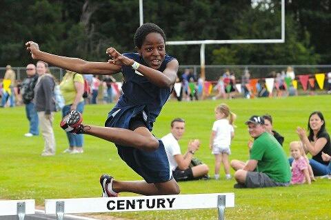 joyfully_joyy's tweet image. "@NationOfTrack: If you #hurdle like this.....You not doin it right http://t.co/61YyMIrZCn" #trackcode 😂😂😂😂😂😫