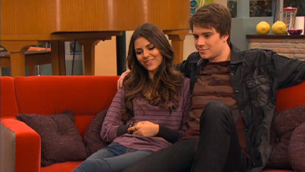 iStevenCarson's tweet image. Sitting down here with @ImToriVegaxo