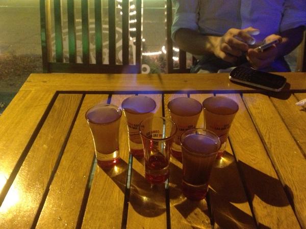 tofer51's tweet photo. @sandrogtz @RodrigoRFdez @joseagalindov @savalos #medellindivino #shotsconfuego #queustednoduerme? http://t.co/QOVpzyS4