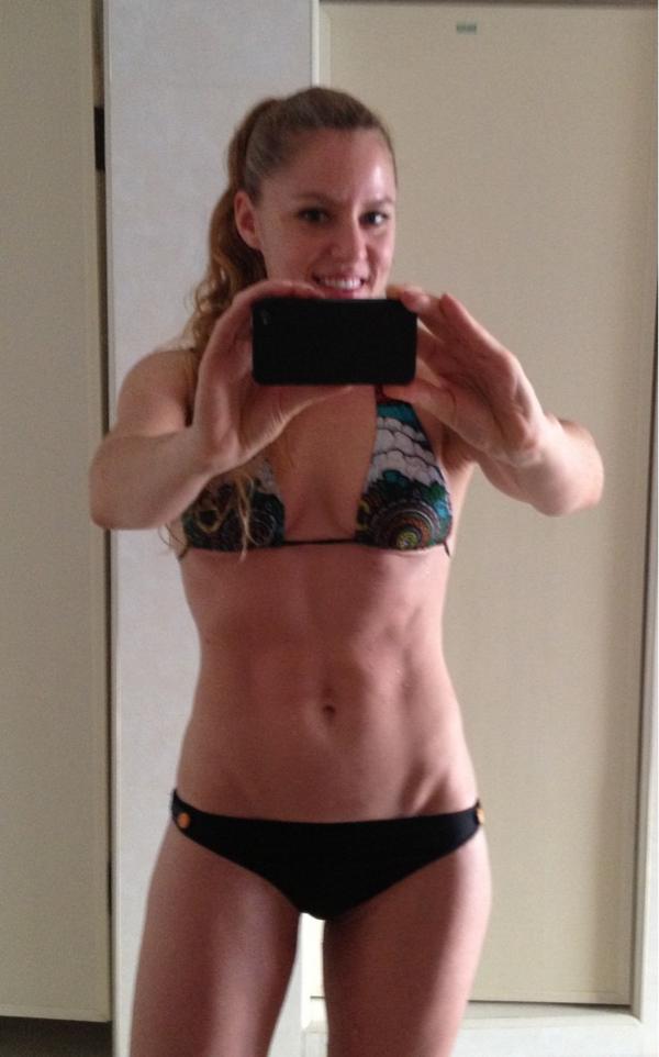nikkibusuttil's tweet photo. Up at 4am this morning, got in a 21km run - feeling fit - before watching the #ufc live 10am Bangkok time!! #ufconfmp http://t.co/xGnXYCL3