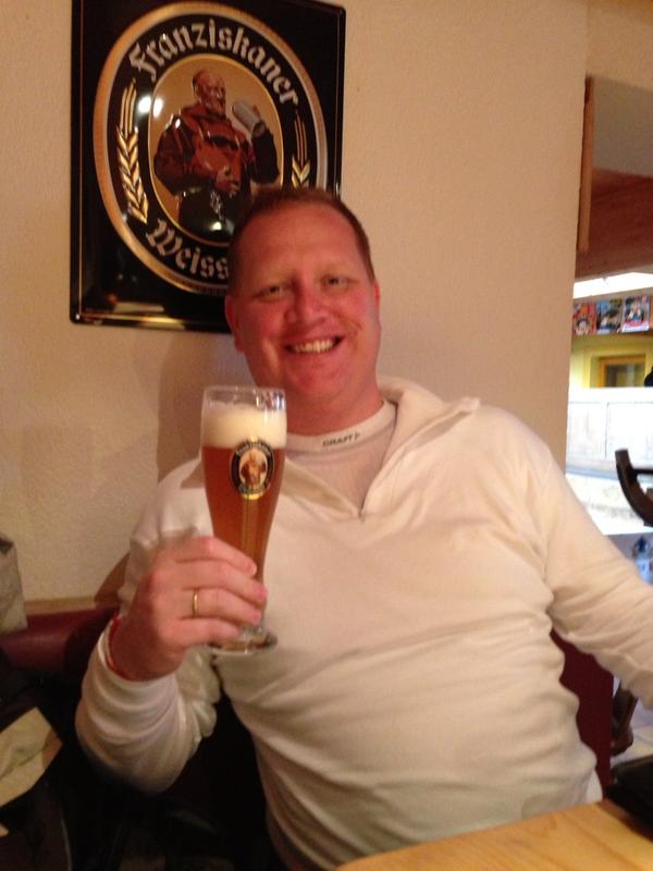 claubol's tweet photo. Na een dag skiën mag je wel een drankje! We gaan nooit meer naar huis..... #bolmancleaning @claubol http://t.co/iccmOsVx