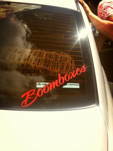 'Boomboxes en todas partes, dando lo mejor de nosotros.