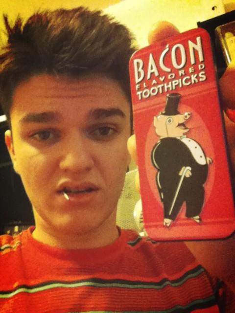 They taste disgusting, but it's the thought that counts!! Thanks Kelly #guestwithgifts #woodenfrazzles