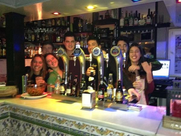 4MariaCarrion's tweet photo. #prenochevieja @titoalber07 @danibautista10 @DiegoMagallon_ @lalopg7 @merilaso @Letivicg @1AndreaMartin http://t.co/Xmmtr8CF