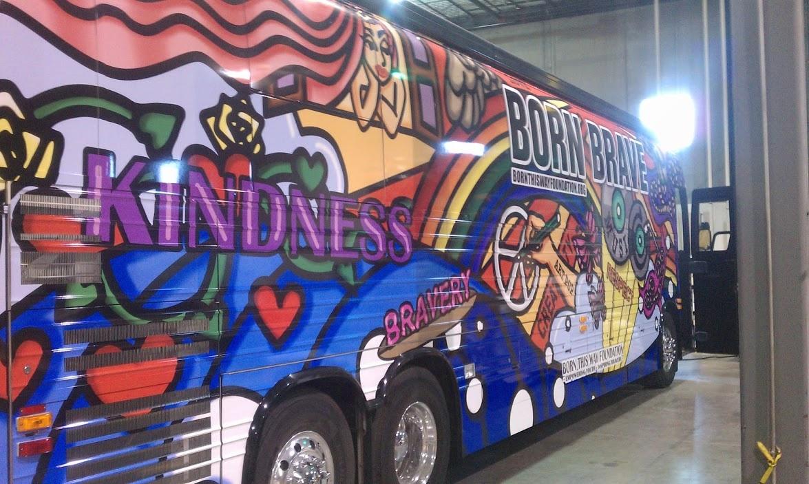 Born Brave Bus set up A_ZlhyWCAAADuwe