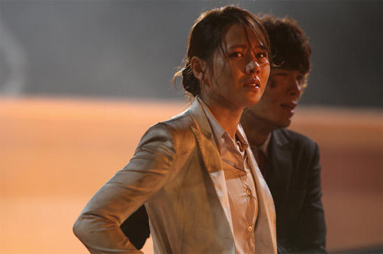 1월 첫째주 국내 박스오피스 1위 영화 <타워>는 화재 속에서 삶에 대한 희망의 끈을 놓지 않는 사람들의 감동 스토리로 흥행몰이 중입니다. 왓챠(watcha.net) 상영작에서 확인하세요! :)