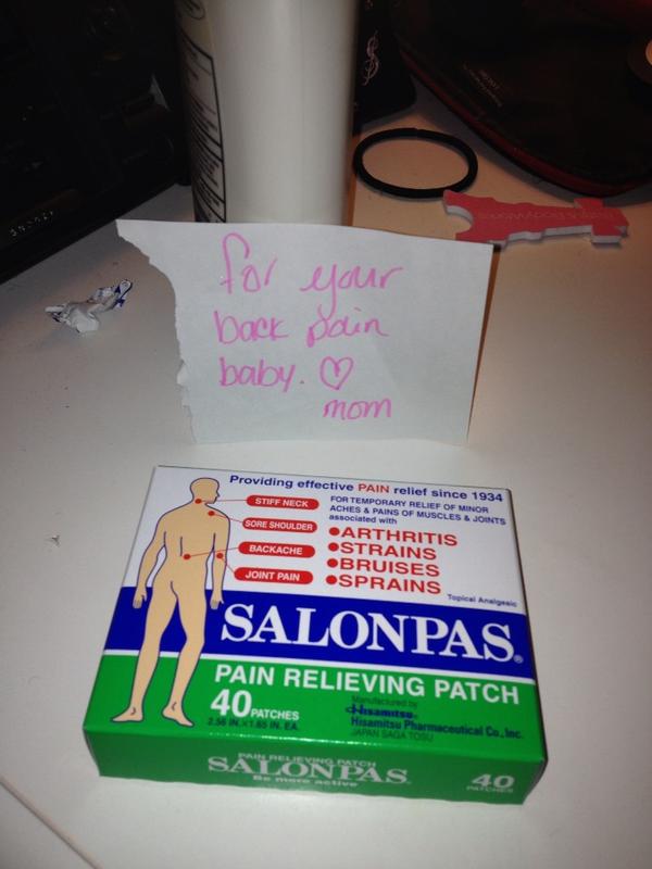 yeseniasaleen_'s tweet image. One of the gifts my mom gave me hahah #poorback #likemybestfraann 😔😞