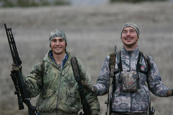 MichaelPJob's tweet photo. Keeping warm in a rare snow on the Carrizo Plains. #sitkagear http://t.co/pvZ0T5YJ