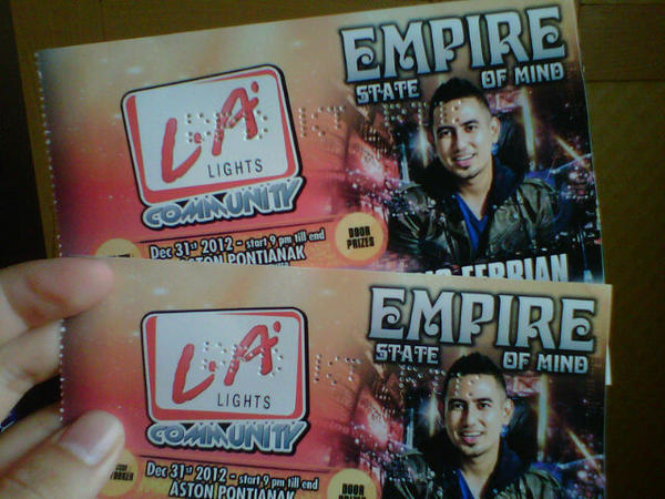 graciatantan's tweet photo. Jadi?? Brp?? RT @FannY_YoLanda: We're ready for the show tonite!! @riofebrian25  \(˘▽˘)/\(´▽`)/‎​ http://t.co/Nn8ee3xn