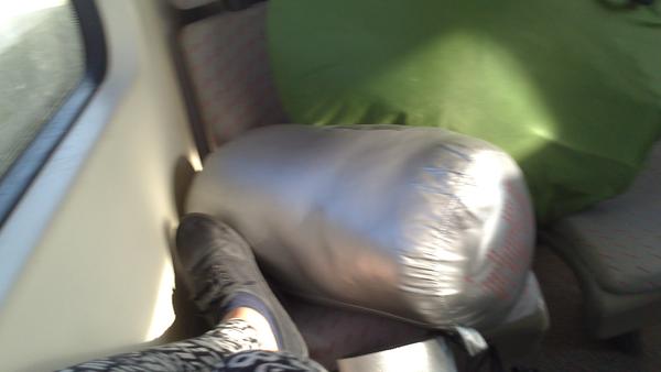 olgaaL's tweet photo. He aquí la experta en perder trenes. Festiveeeeern pallá voy! http://t.co/H1YBjG9a