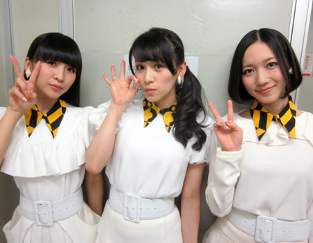 Perfume Staff 間もなく Perfume歌唱出番です お楽しみにしていてください この写真は オープニング出演時のモノです Prfm Perfume Um Http T Co 76tlbzak