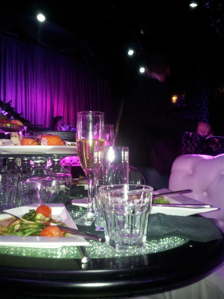 Skima's tweet photo. Самый скрытный арт-директор http://t.co/YOi3y0TQ