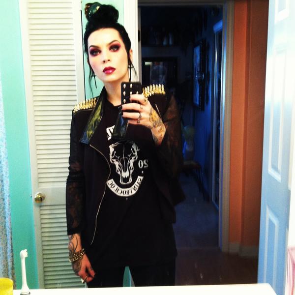 Fever sucks
#happynewyear #sickashell #goth #gothchic #spike