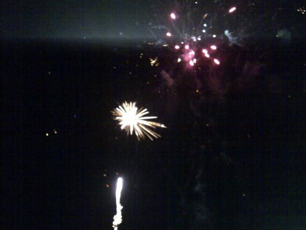 marlisafitriah's tweet photo. Happy new year 2013 http://t.co/TgiCwvh2