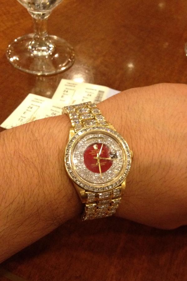 timbo1922's tweet photo. Rolex...“@omegavep: Puro Dolce &amp; Gabana y en su Cara Lentes Prada...con un ROLEX de Diamantes 👉👉 @_FernandoVargas http://t.co/LLsWdU2H”